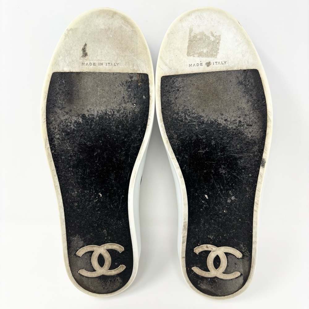 Chanel Black & White Leather Slip-On Sneakers 2016 Karl Lagerfeld Era Size 38.5 - Picture 14 of 16